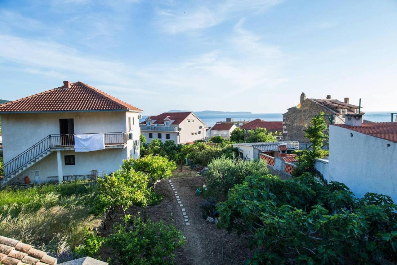 Garden Apartments Komiža Esterno foto