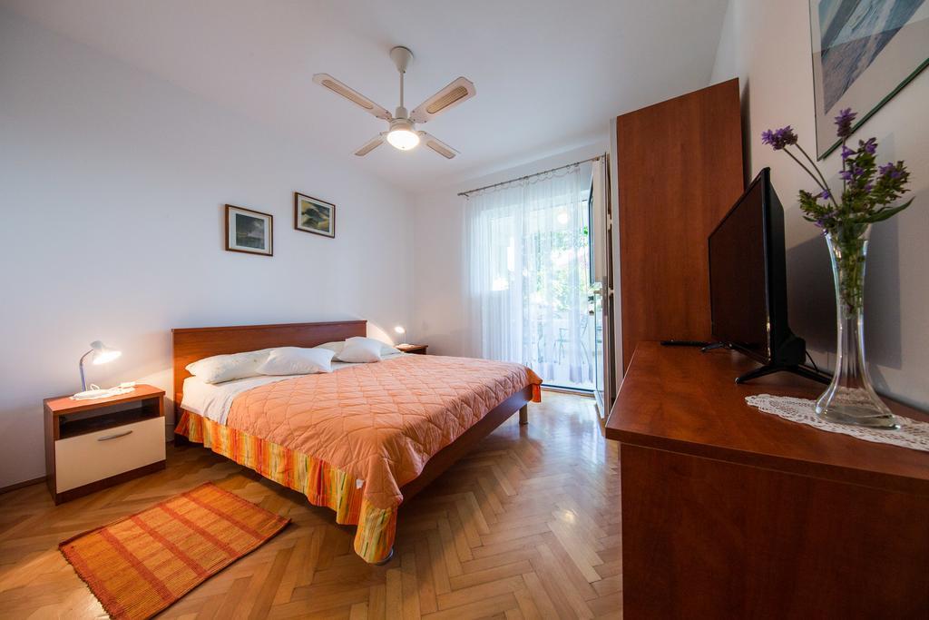 Garden Apartments Komiža Esterno foto
