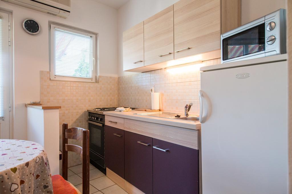 Garden Apartments Komiža Esterno foto